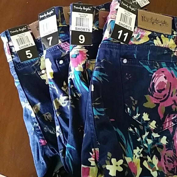 🍁NWT Floral Short Shorts - Picture 7 of 7